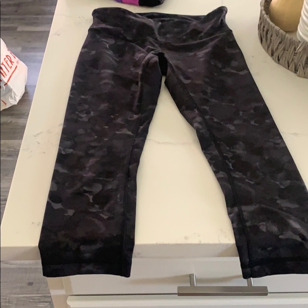 Lululemon 3/4 length tights size 6